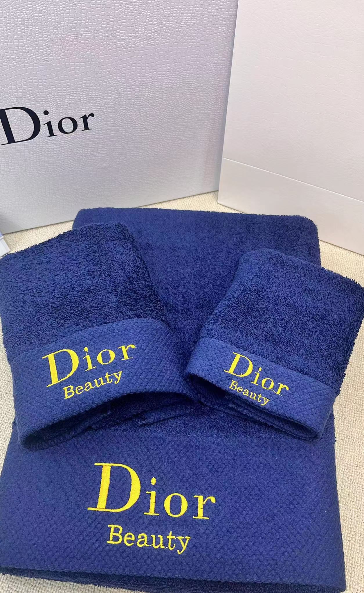 DIOR TOWEL SETS - Image 3