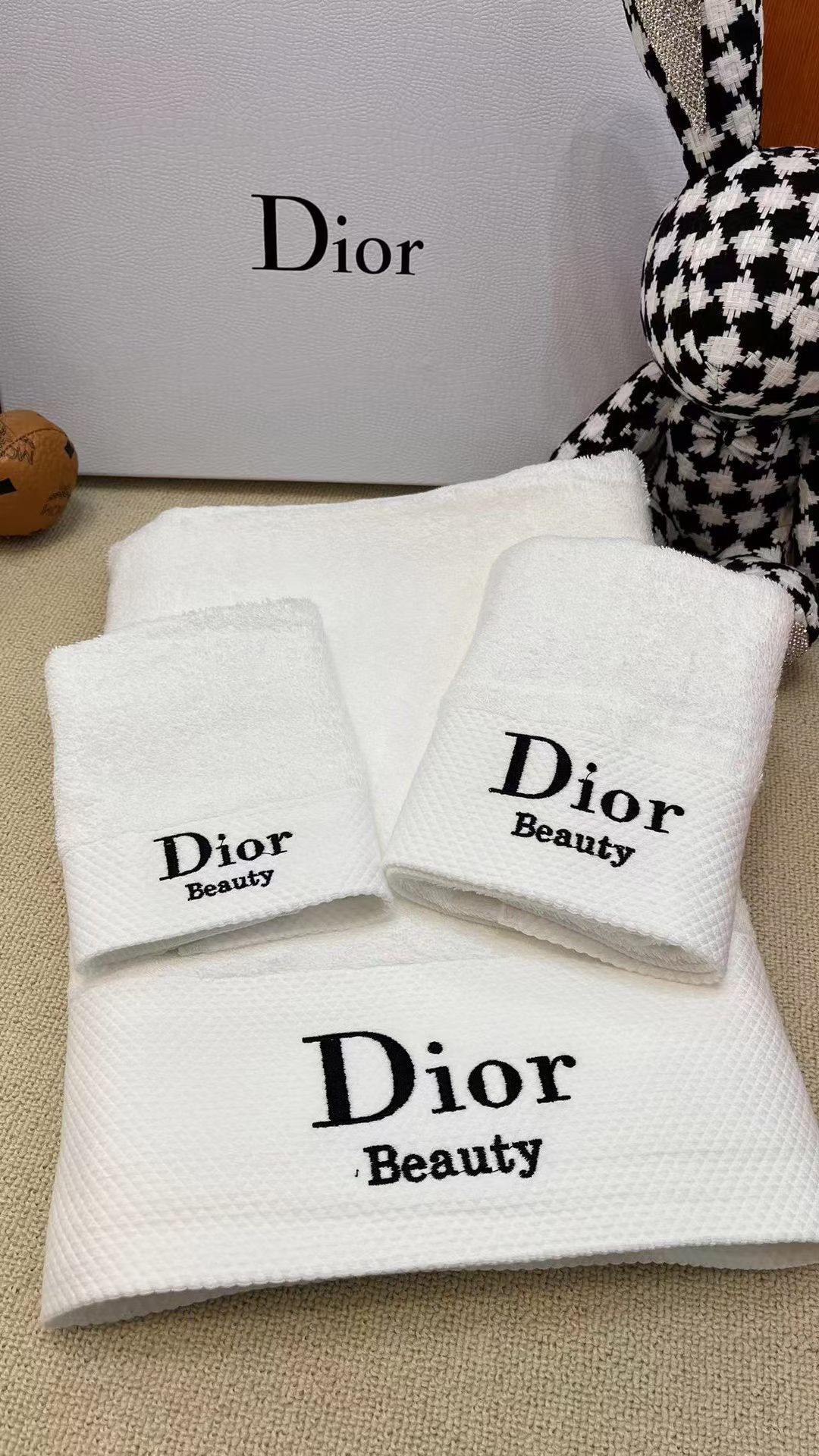DIOR TOWEL SETS - Image 21