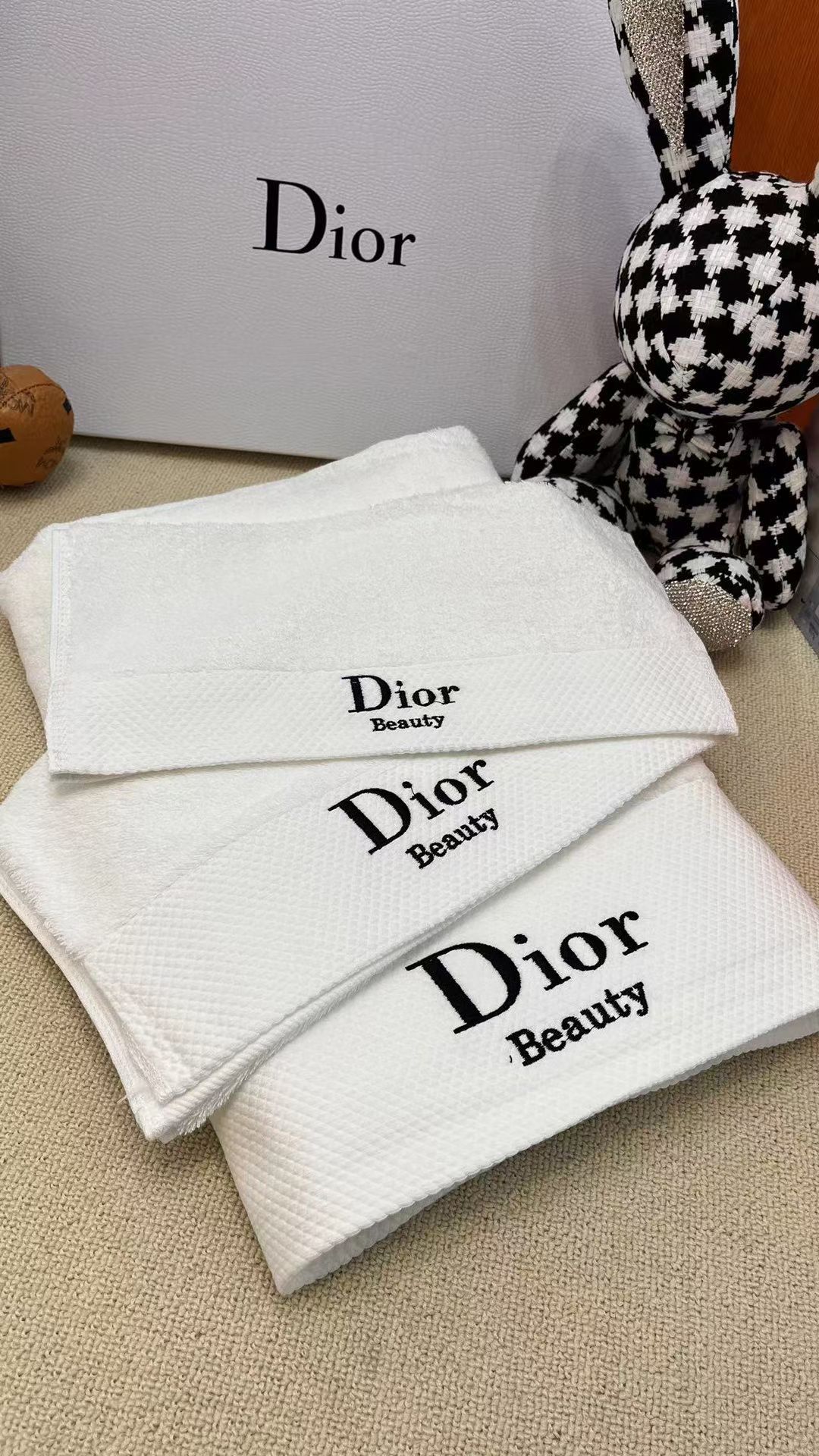 DIOR TOWEL SETS - Image 23