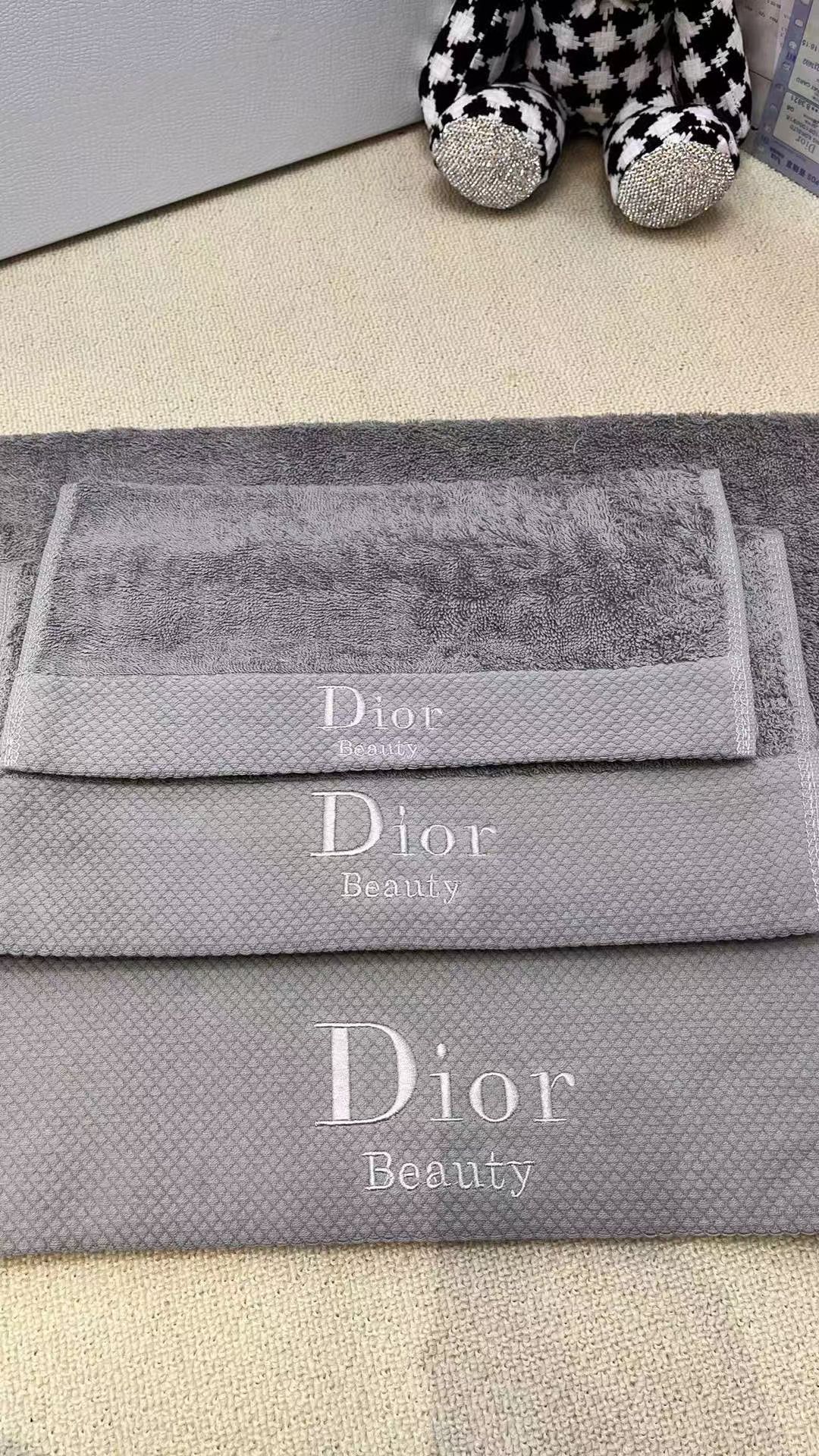 DIOR TOWEL SETS - Image 29
