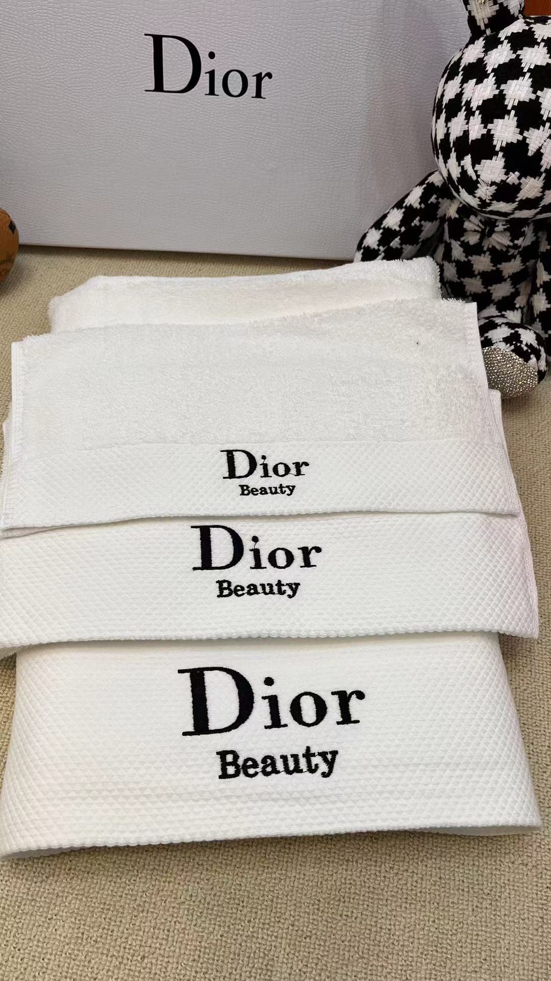 DIOR TOWEL SETS - Image 19