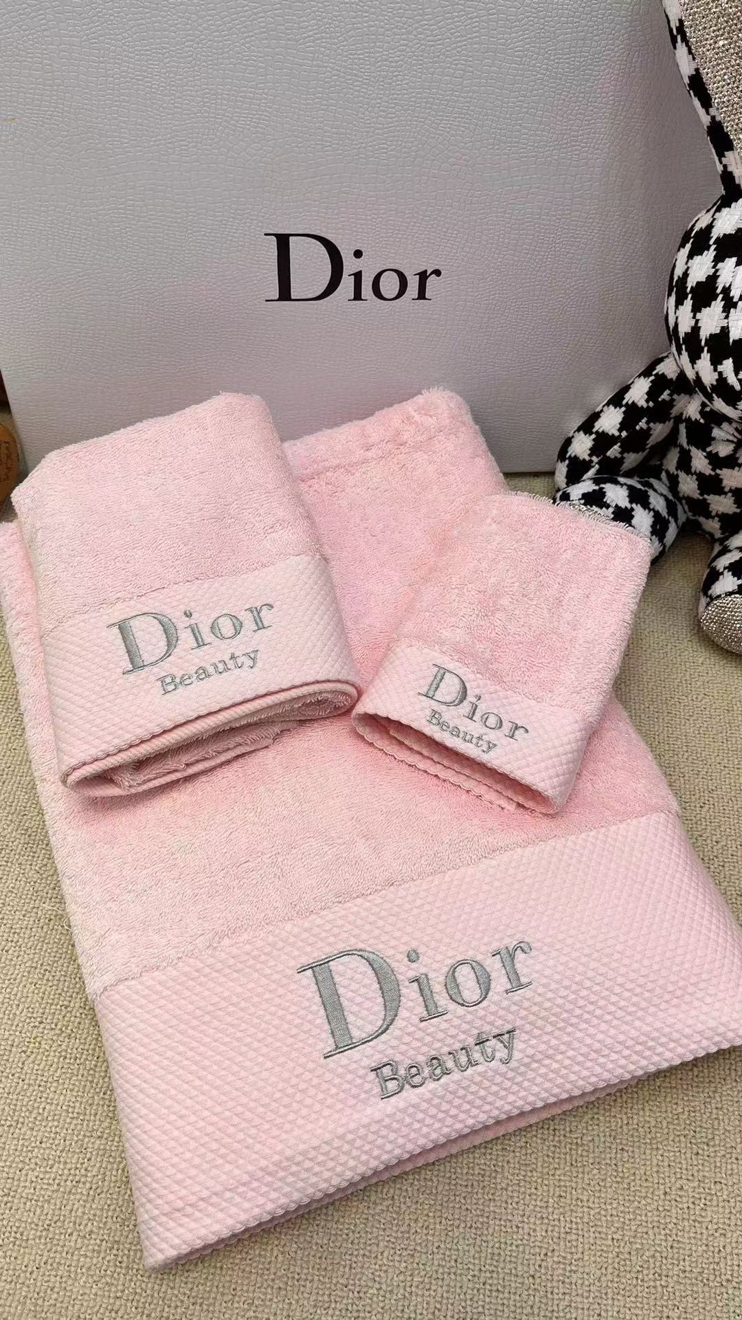 DIOR TOWEL SETS - Image 13